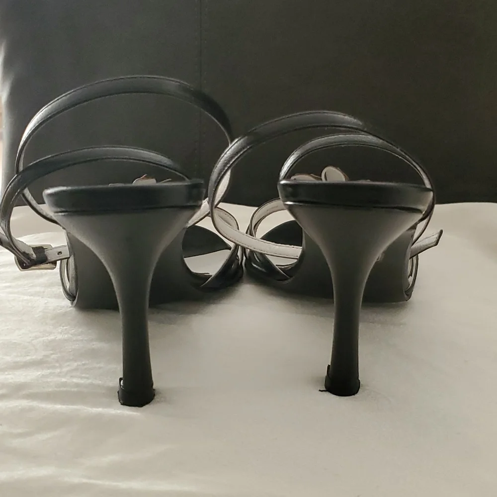 Via Spiga Floral Black and White sandal - Picture 3 of 5
